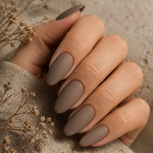 Matte manicure met een matte topcoat